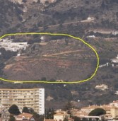 El Ayto. de Mijas desfigura arañando la protección paisajística del La Muralla